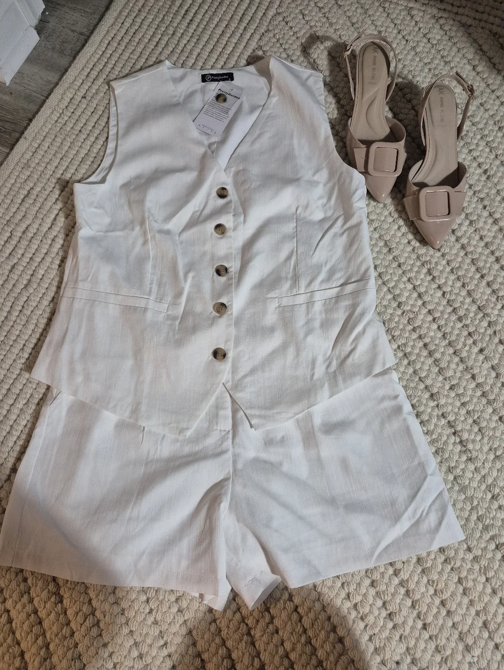 Pretty Garden | White Button Vest and Short Set - Picture 2 of 5